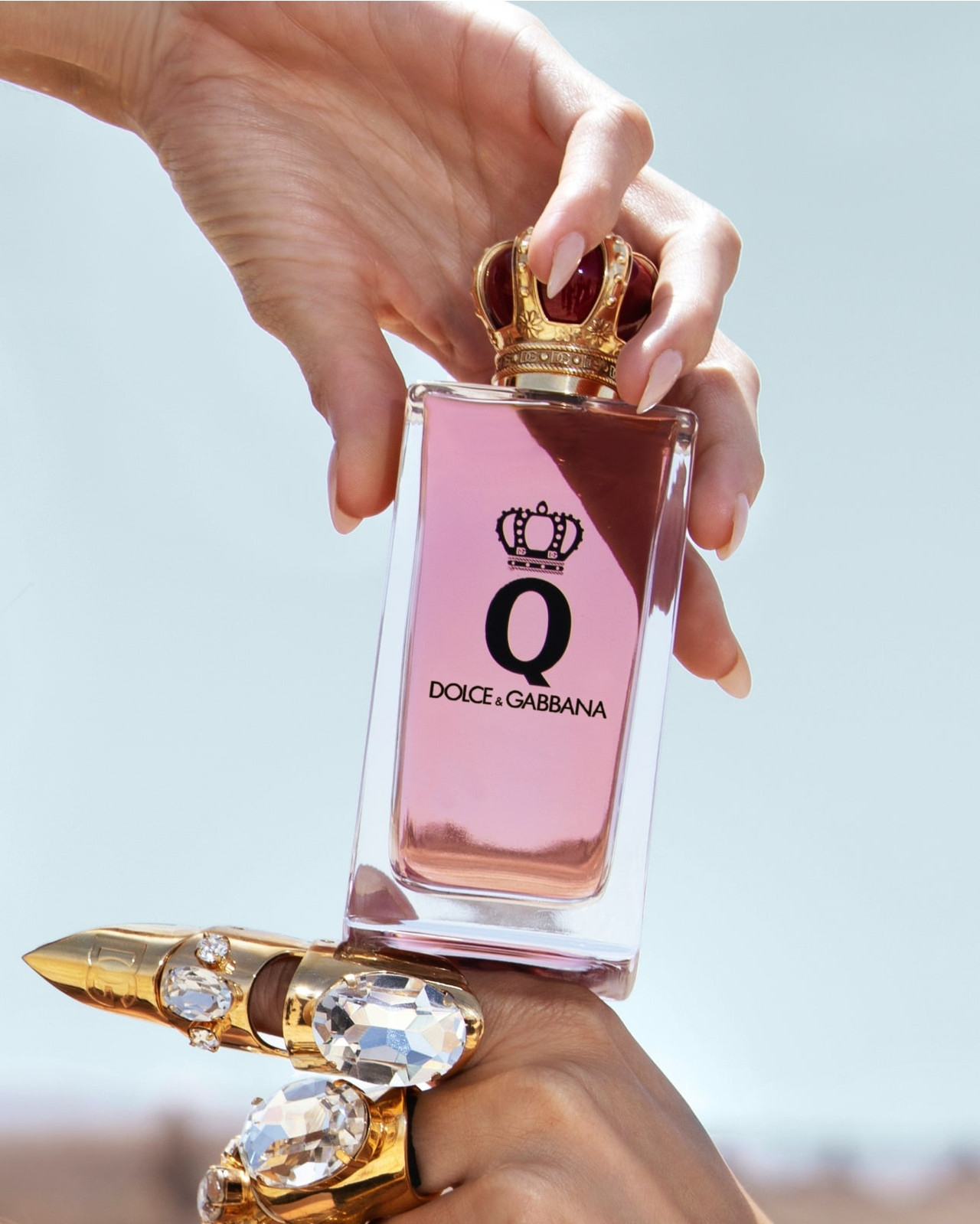 The new Eau de Parfum for Women. Exclusively online. Dolce Gabbana